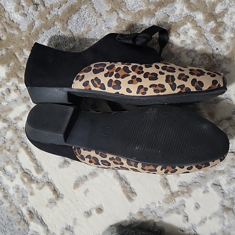 Shoes - Picture 2 of 4